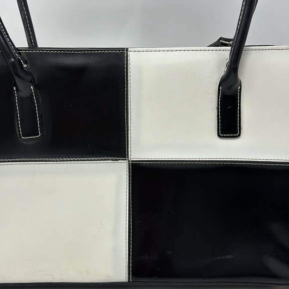 Black and white medium hard bag with side shoulder handles - Picture 2 of 9